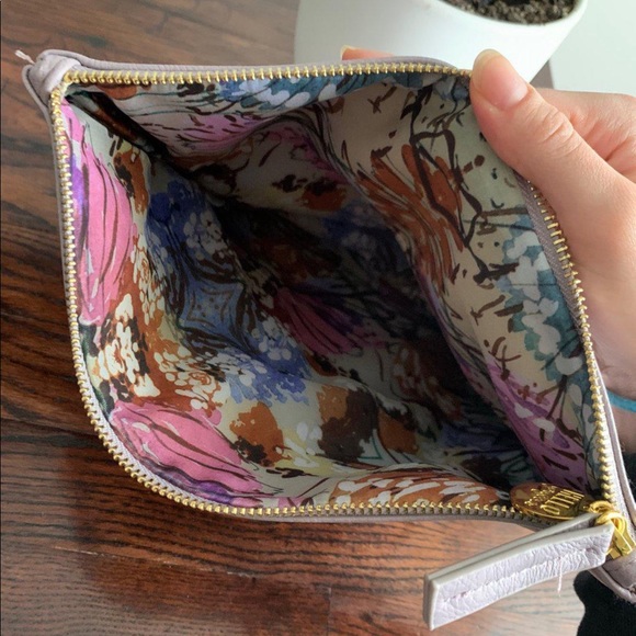 Faux leather clutch - Picture 3 of 3